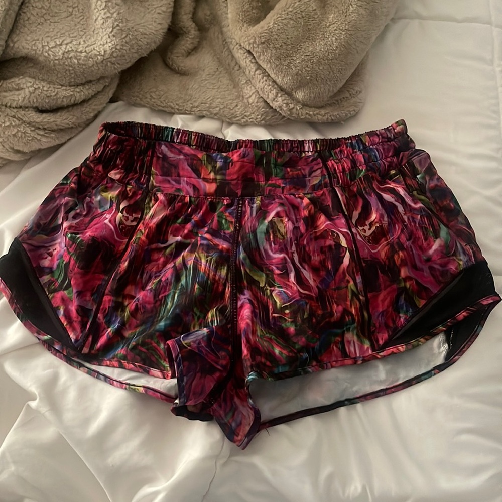 Lululemon 2.5 Hotty Hot Shorts